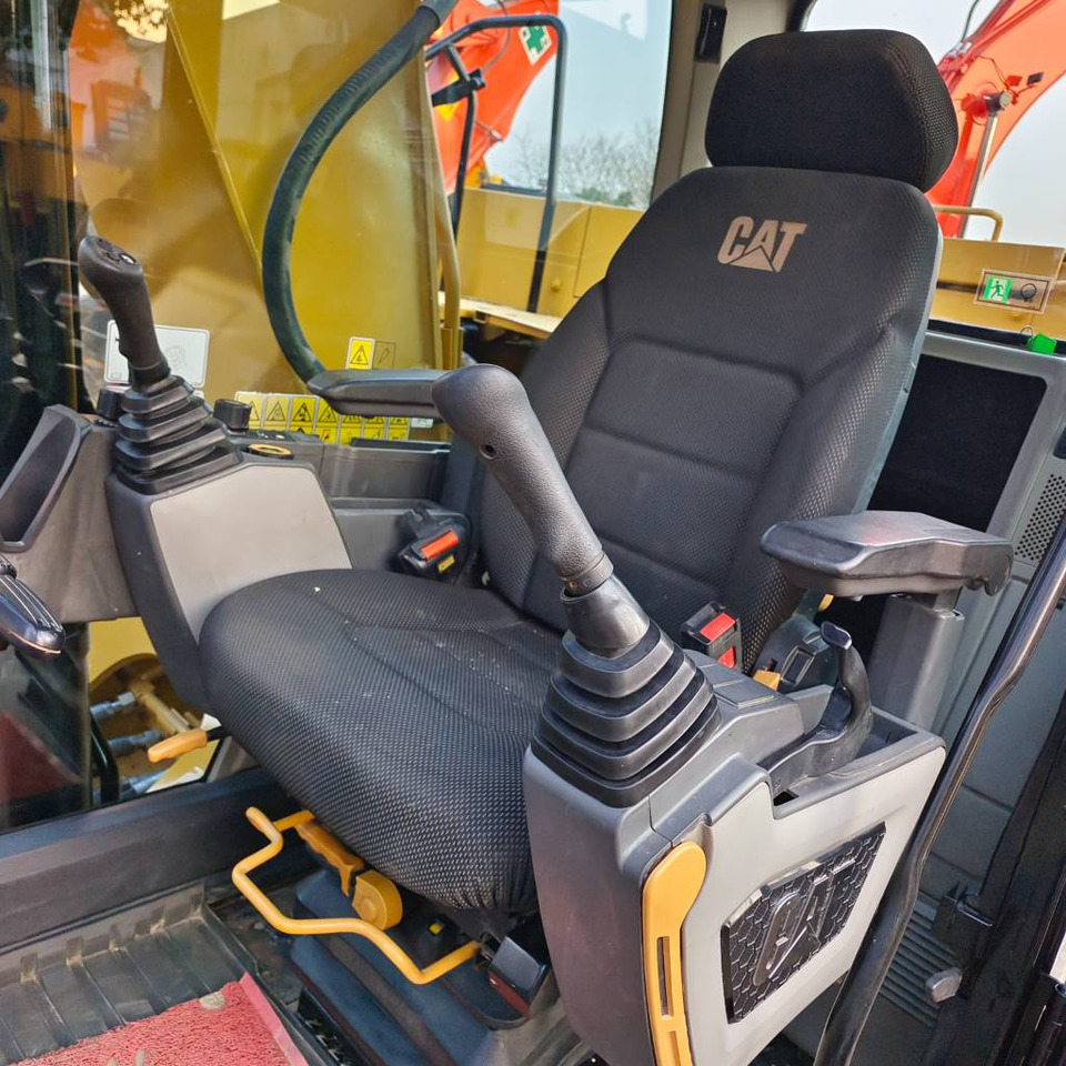 CAT 320GC - Kāpurķēžu ekskavators: foto 2 CAT 320GC - Kāpurķēžu ekskavators: foto 2