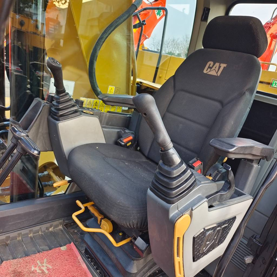 CAT 320GC - Kāpurķēžu ekskavators: foto 3 CAT 320GC - Kāpurķēžu ekskavators: foto 3