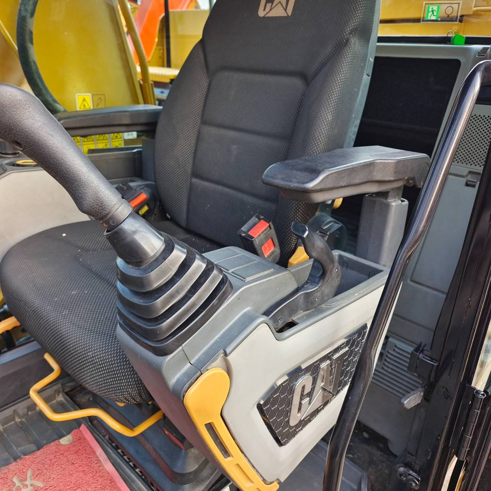CAT 320GC - Kāpurķēžu ekskavators: foto 4 CAT 320GC - Kāpurķēžu ekskavators: foto 4