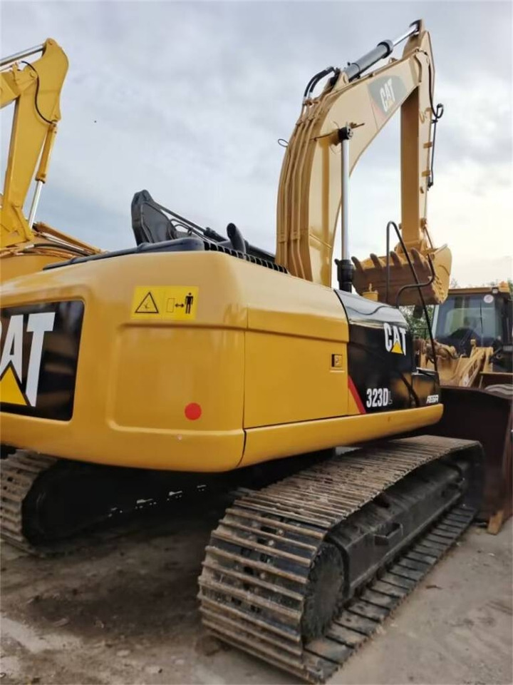 CAT 323 D - Kāpurķēžu ekskavators: foto 1 CAT 323 D - Kāpurķēžu ekskavators: foto 1