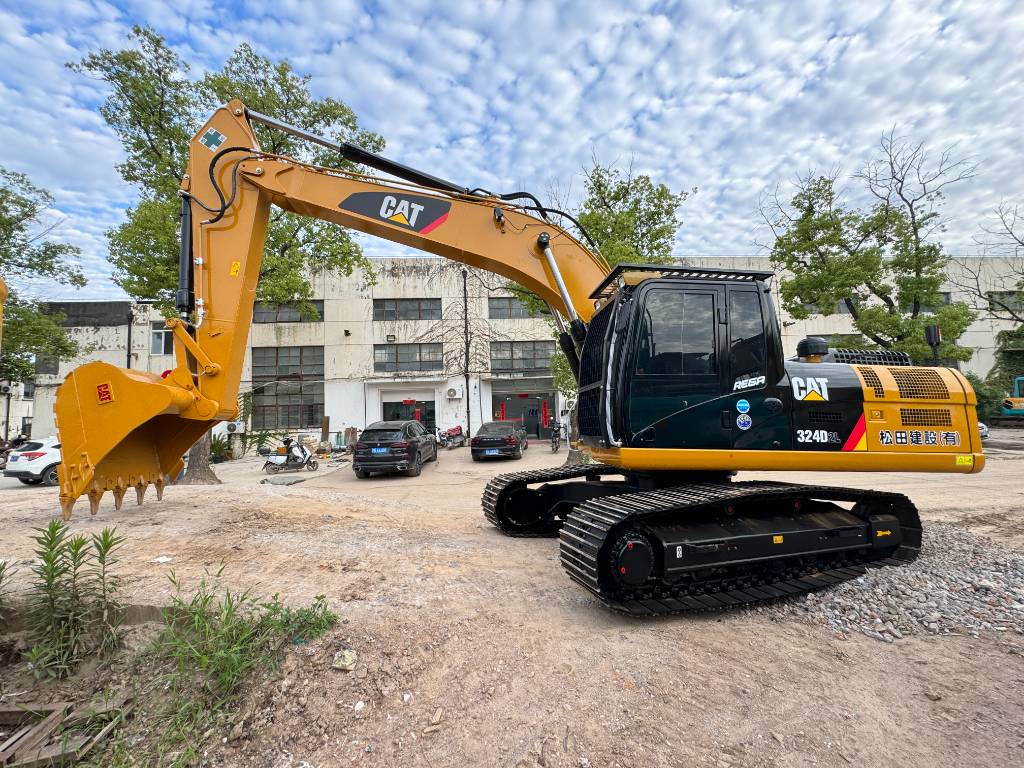 CAT 324 D2 L - Kāpurķēžu ekskavators: foto 2 CAT 324 D2 L - Kāpurķēžu ekskavators: foto 2