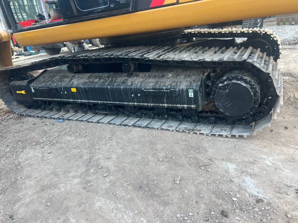 Kāpurķēžu ekskavators CAT 324 D2L: foto 13
