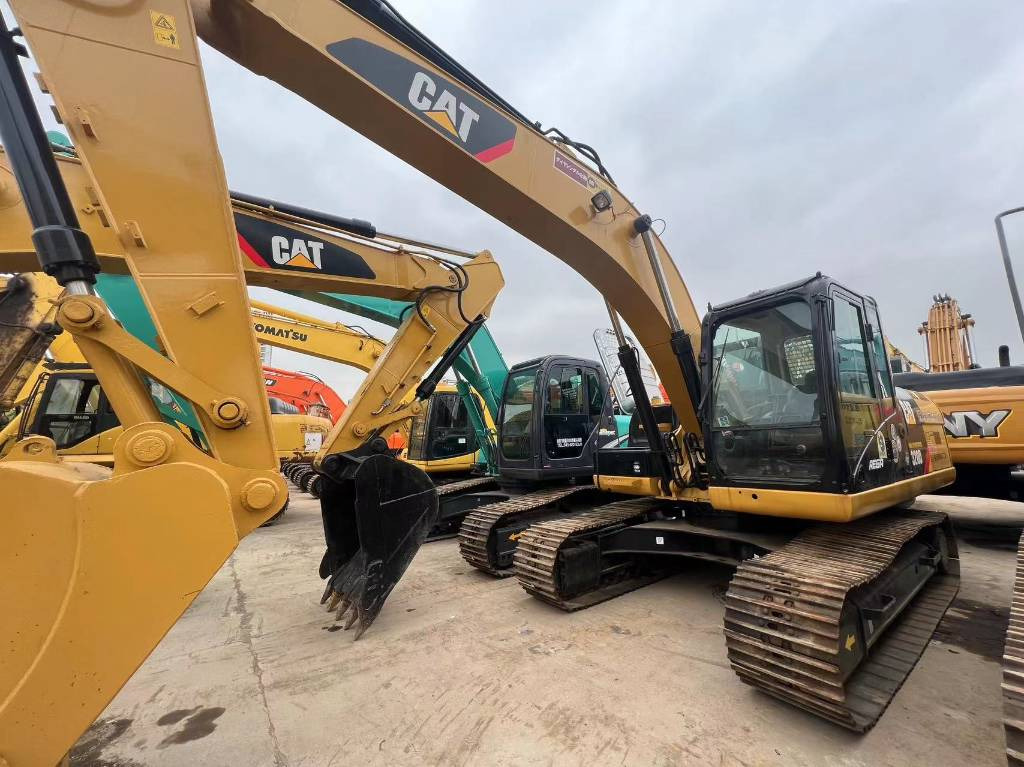 CAT 325 B L - Kāpurķēžu ekskavators: foto 5 CAT 325 B L - Kāpurķēžu ekskavators: foto 5
