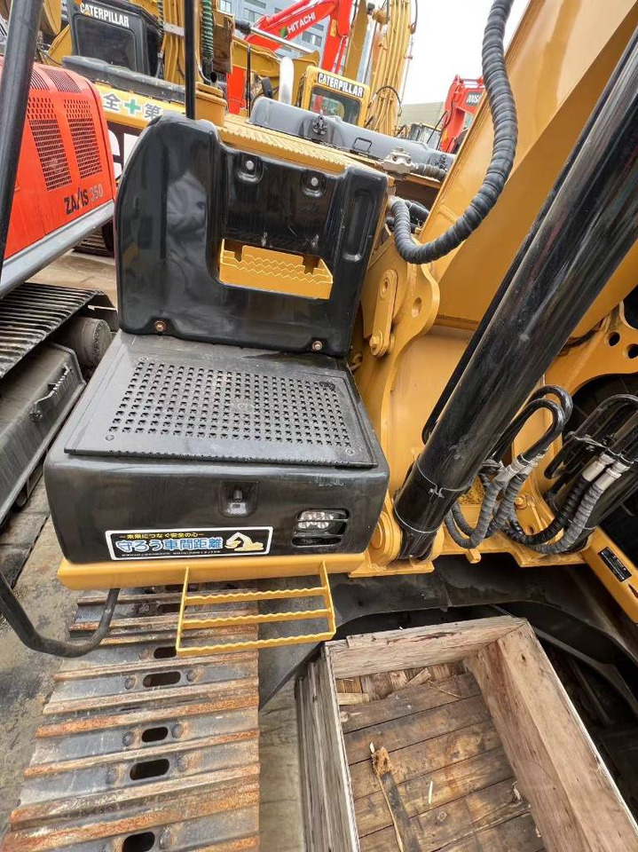 CAT 325 C - Kāpurķēžu ekskavators: foto 4 CAT 325 C - Kāpurķēžu ekskavators: foto 4