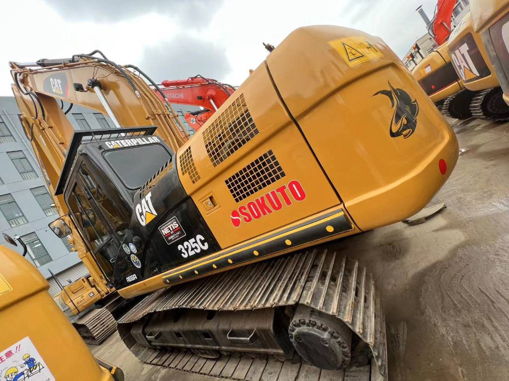 CAT 325 C - Kāpurķēžu ekskavators: foto 1 CAT 325 C - Kāpurķēžu ekskavators: foto 1