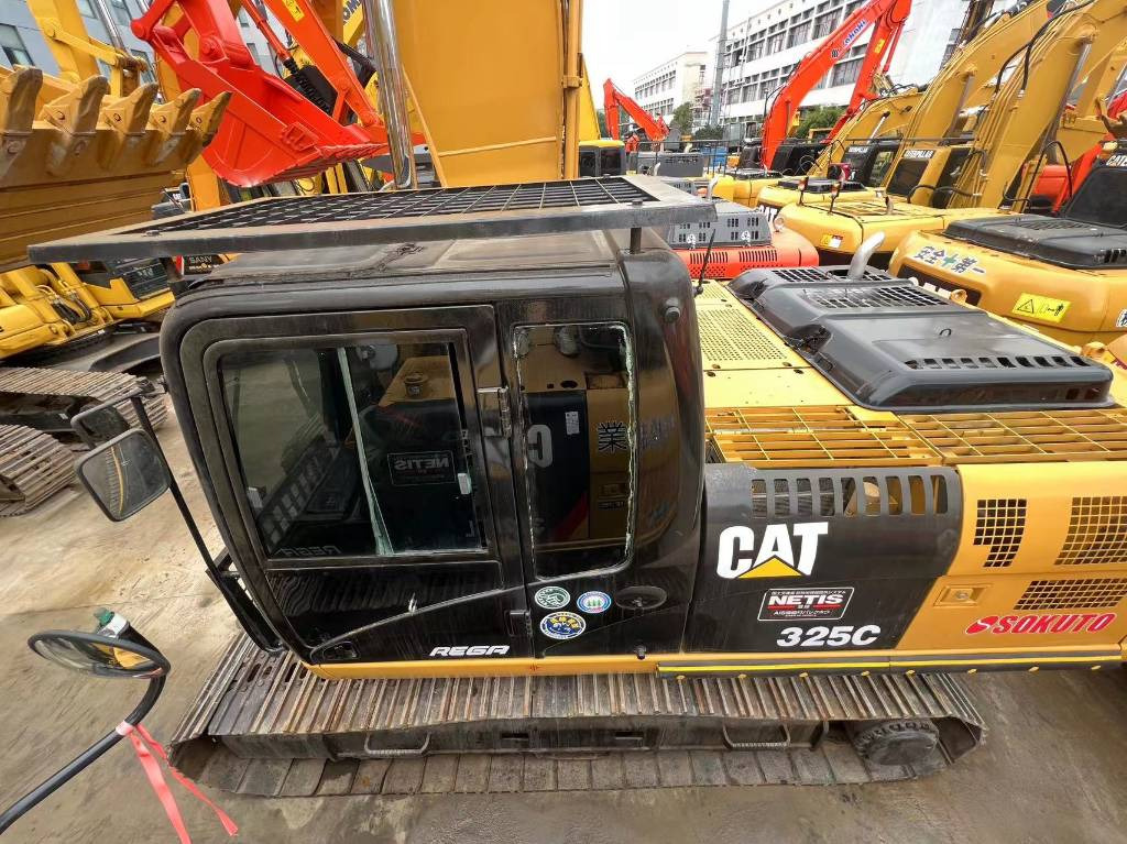CAT 325 C - Kāpurķēžu ekskavators: foto 2 CAT 325 C - Kāpurķēžu ekskavators: foto 2