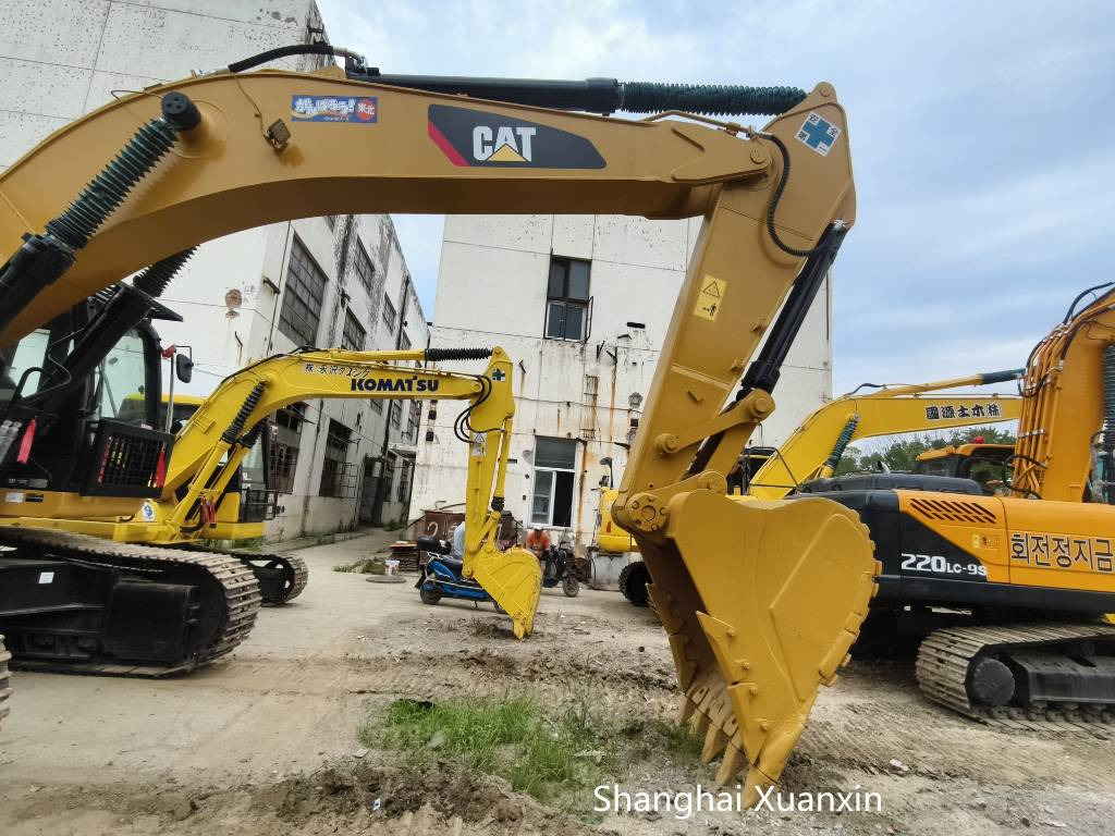 CAT 330 D2 L - Kāpurķēžu ekskavators: foto 2 CAT 330 D2 L - Kāpurķēžu ekskavators: foto 2