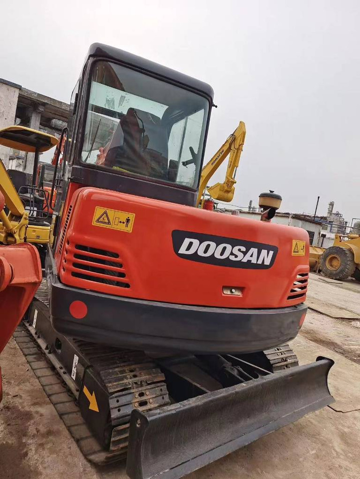Doosan DH 60-7 - Mini-ekskavators: foto 3 Doosan DH 60-7 - Mini-ekskavators: foto 3