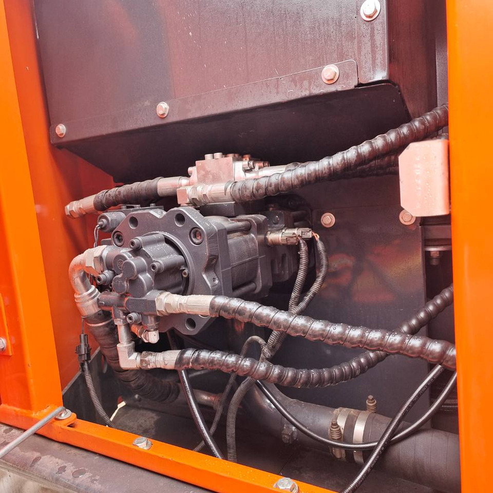 Doosan DX 150 LC - Kāpurķēžu ekskavators: foto 3 Doosan DX 150 LC - Kāpurķēžu ekskavators: foto 3