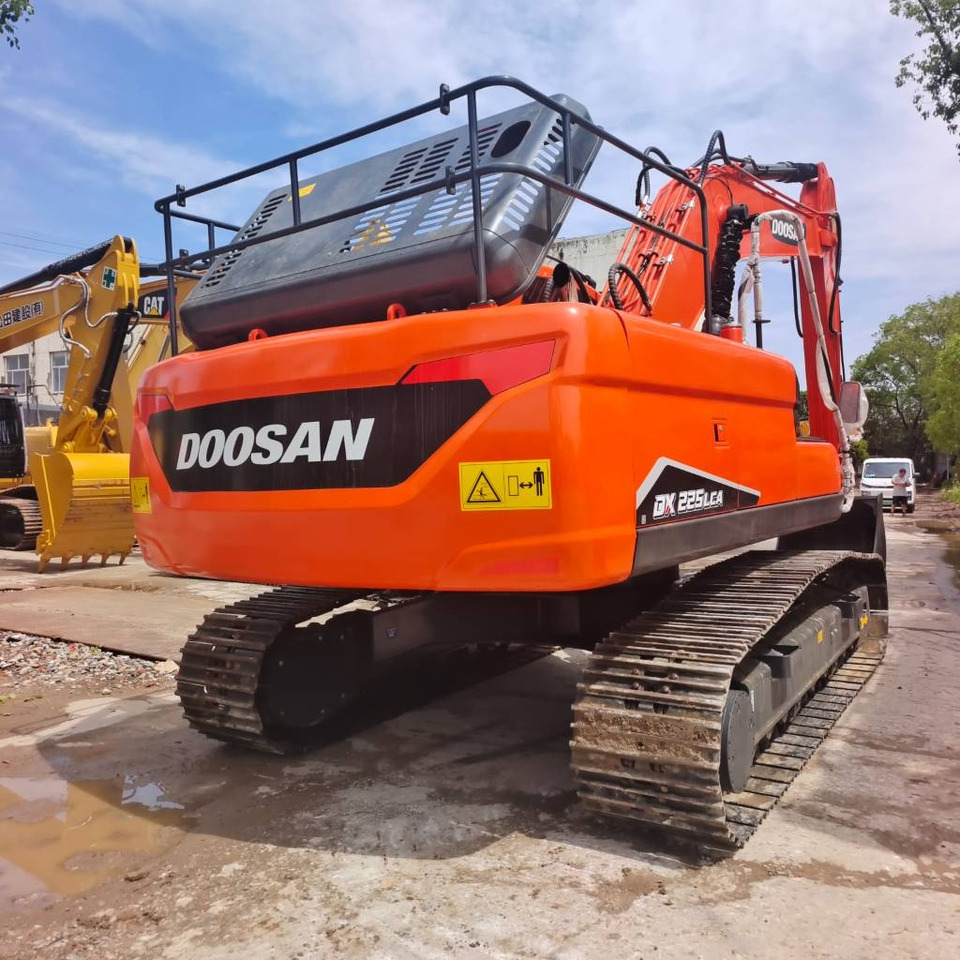 Doosan DX 225 LC-9C - Kāpurķēžu ekskavators: foto 1 Doosan DX 225 LC-9C - Kāpurķēžu ekskavators: foto 1