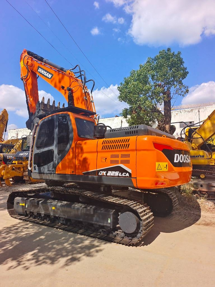Doosan DX 225 LC - Kāpurķēžu ekskavators: foto 1 Doosan DX 225 LC - Kāpurķēžu ekskavators: foto 1