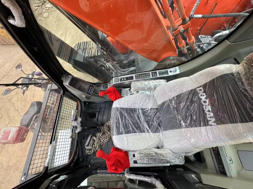 Doosan DX 300 - Kāpurķēžu ekskavators: foto 2 Doosan DX 300 - Kāpurķēžu ekskavators: foto 2