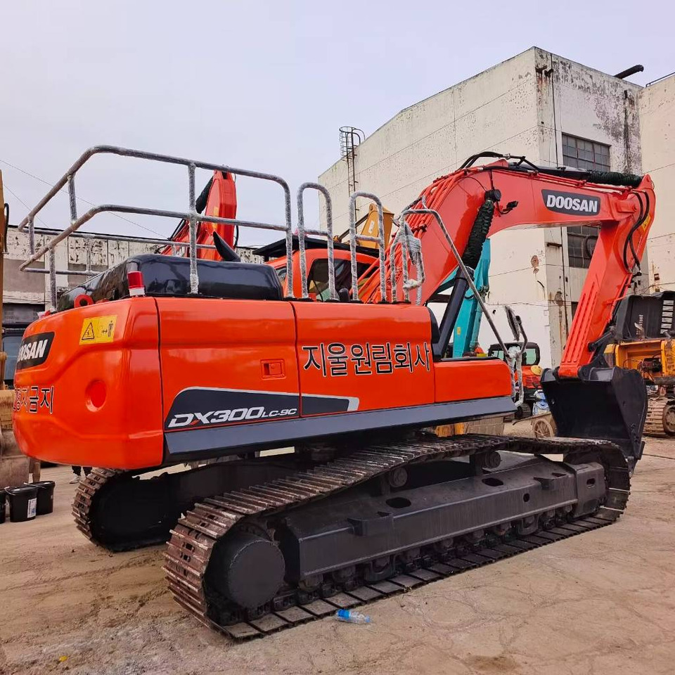 Doosan DX 300 - Kāpurķēžu ekskavators: foto 1 Doosan DX 300 - Kāpurķēžu ekskavators: foto 1