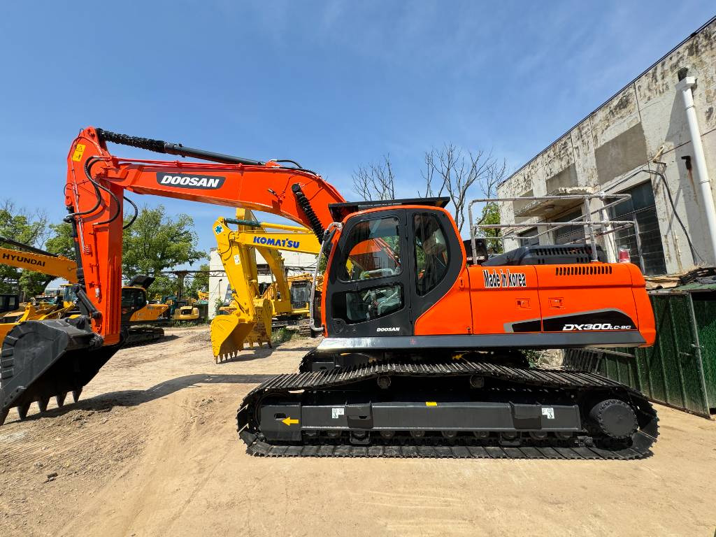 Doosan DX 300 LC-9S - Kāpurķēžu ekskavators: foto 1 Doosan DX 300 LC-9S - Kāpurķēžu ekskavators: foto 1