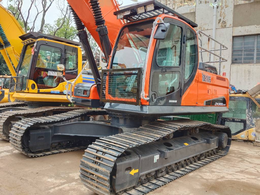 Doosan DX 300 LC - Kāpurķēžu ekskavators: foto 3 Doosan DX 300 LC - Kāpurķēžu ekskavators: foto 3