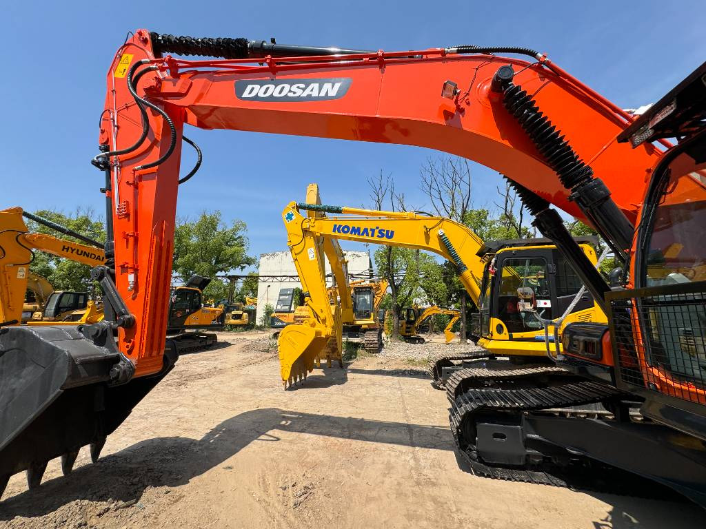 Doosan DX 300 LC - Kāpurķēžu ekskavators: foto 5 Doosan DX 300 LC - Kāpurķēžu ekskavators: foto 5