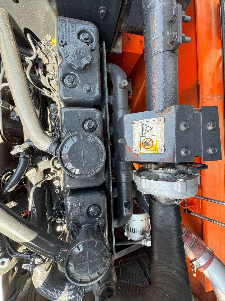 Doosan DX 300 LC - Kāpurķēžu ekskavators: foto 3 Doosan DX 300 LC - Kāpurķēžu ekskavators: foto 3