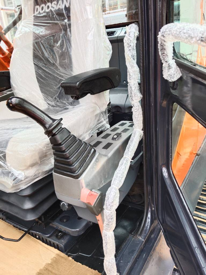 Doosan DX 300 LC - Kāpurķēžu ekskavators: foto 5 Doosan DX 300 LC - Kāpurķēžu ekskavators: foto 5