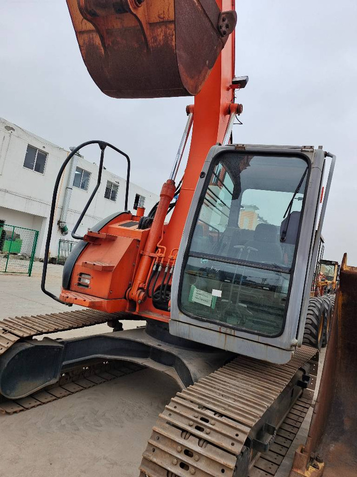 Hitachi ZX 135 US - Kāpurķēžu ekskavators: foto 1 Hitachi ZX 135 US - Kāpurķēžu ekskavators: foto 1