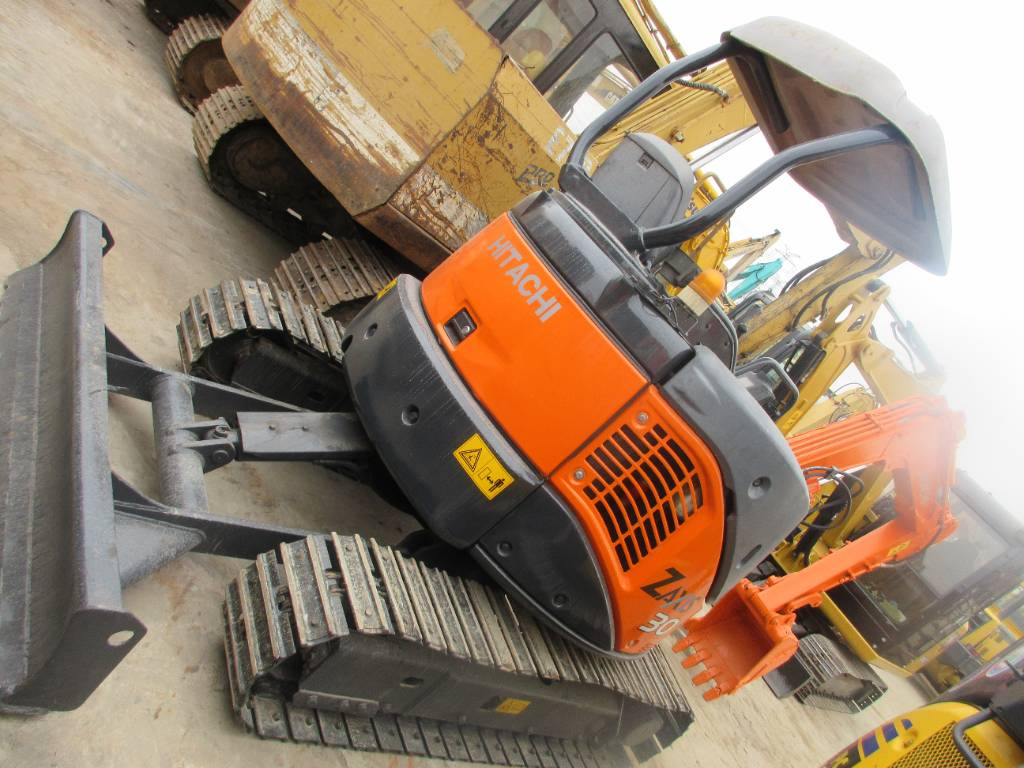 Hitachi ZX 30 U - Mini-ekskavators: foto 3 Hitachi ZX 30 U - Mini-ekskavators: foto 3