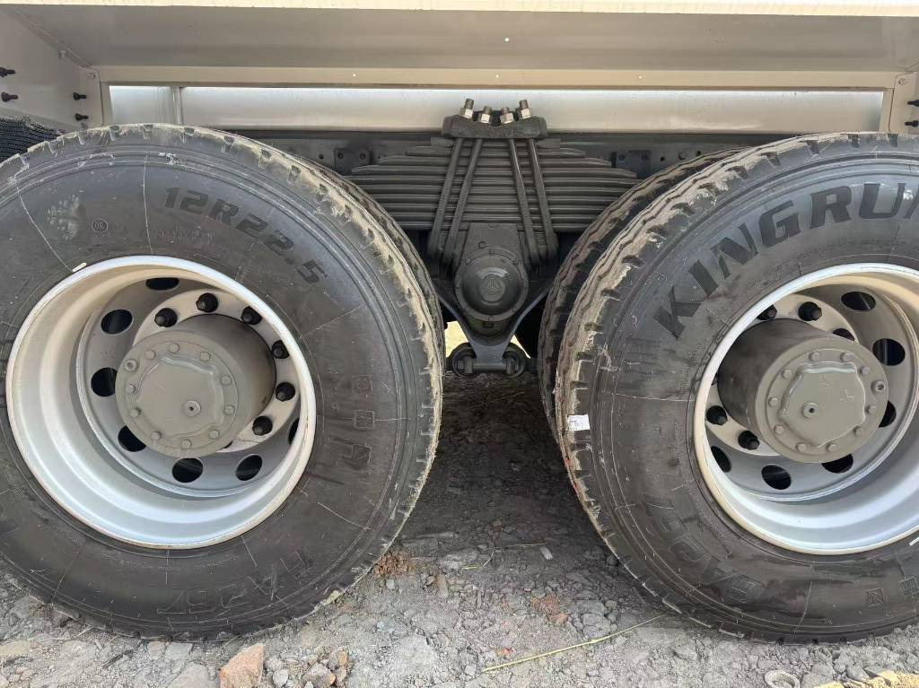 Howo 100% New and used - Autocisterna: foto 5 Howo 100% New and used - Autocisterna: foto 5