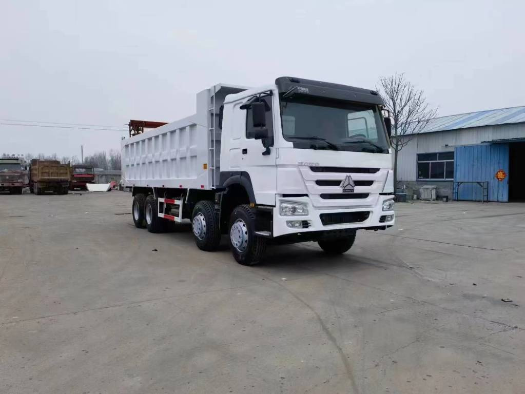 Howo 371 8X4 - Piekabe pašizgāzējs: foto 4 Howo 371 8X4 - Piekabe pašizgāzējs: foto 4