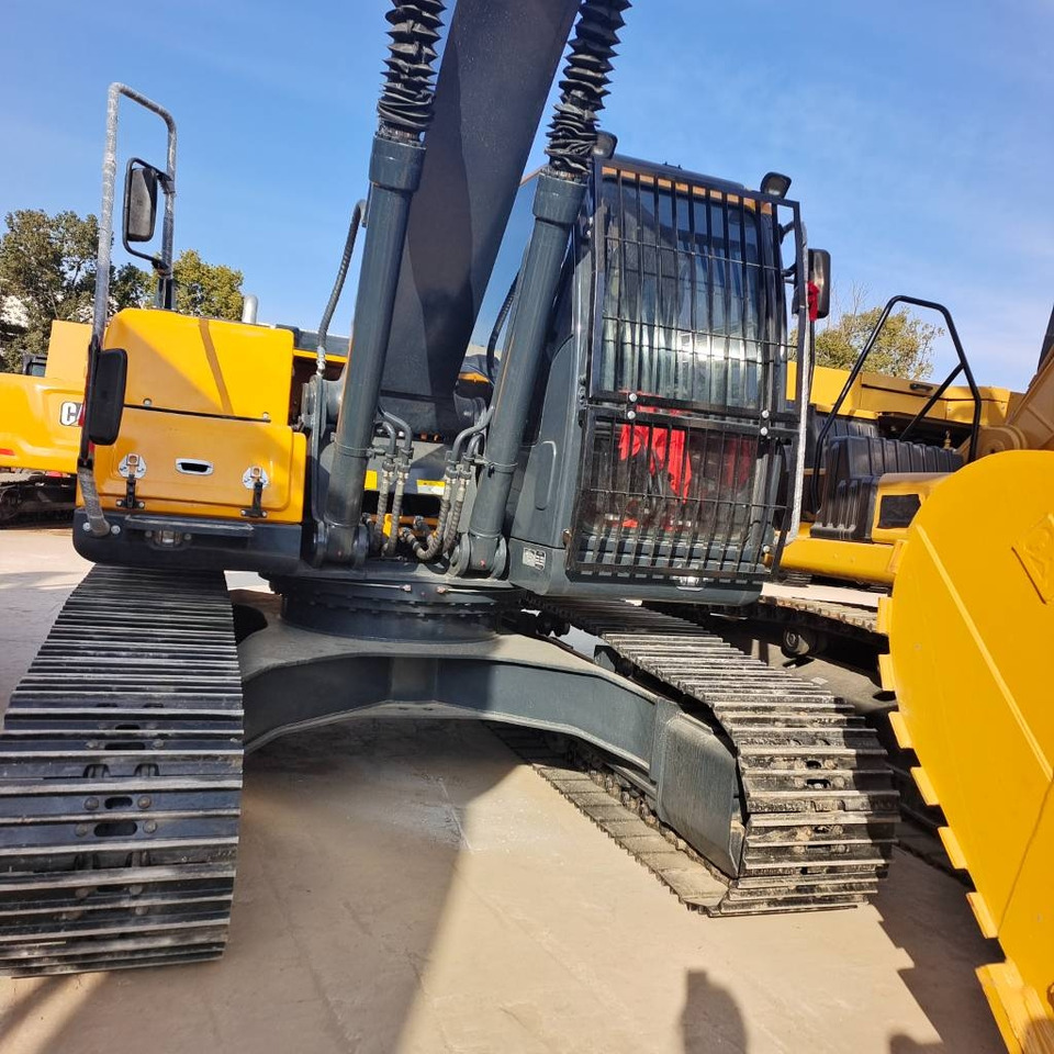 Hyundai 220LC-9T - Kāpurķēžu ekskavators: foto 1 Hyundai 220LC-9T - Kāpurķēžu ekskavators: foto 1