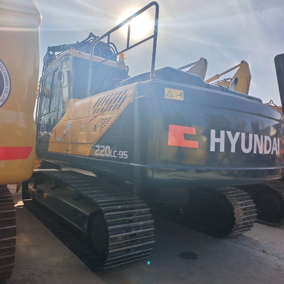 Hyundai 220LC-9T - Kāpurķēžu ekskavators: foto 5 Hyundai 220LC-9T - Kāpurķēžu ekskavators: foto 5