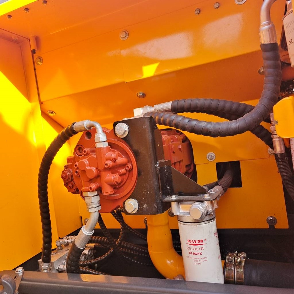 Hyundai 220LC-9T - Kāpurķēžu ekskavators: foto 3 Hyundai 220LC-9T - Kāpurķēžu ekskavators: foto 3