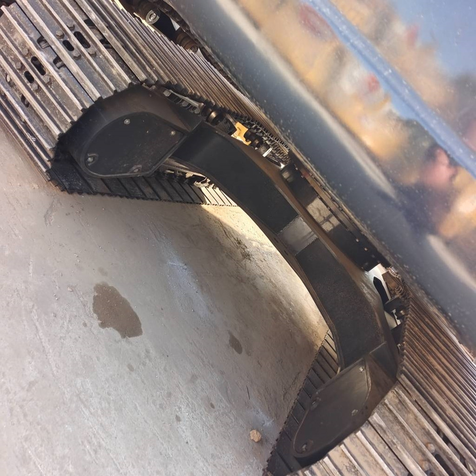 Hyundai 220LC-9T - Kāpurķēžu ekskavators: foto 4 Hyundai 220LC-9T - Kāpurķēžu ekskavators: foto 4