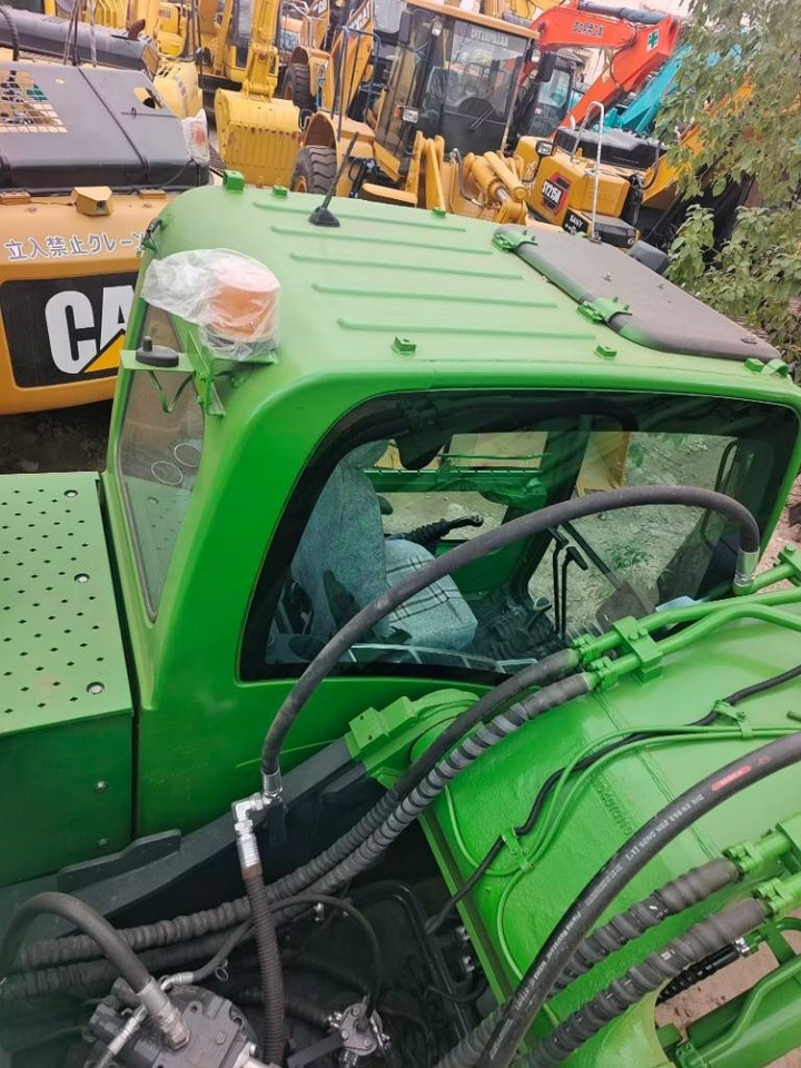 Hyundai 305 LC-9S - Kāpurķēžu ekskavators: foto 3 Hyundai 305 LC-9S - Kāpurķēžu ekskavators: foto 3