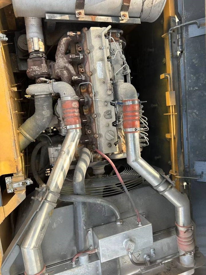 Hyundai 305LC - Kāpurķēžu ekskavators: foto 4 Hyundai 305LC - Kāpurķēžu ekskavators: foto 4