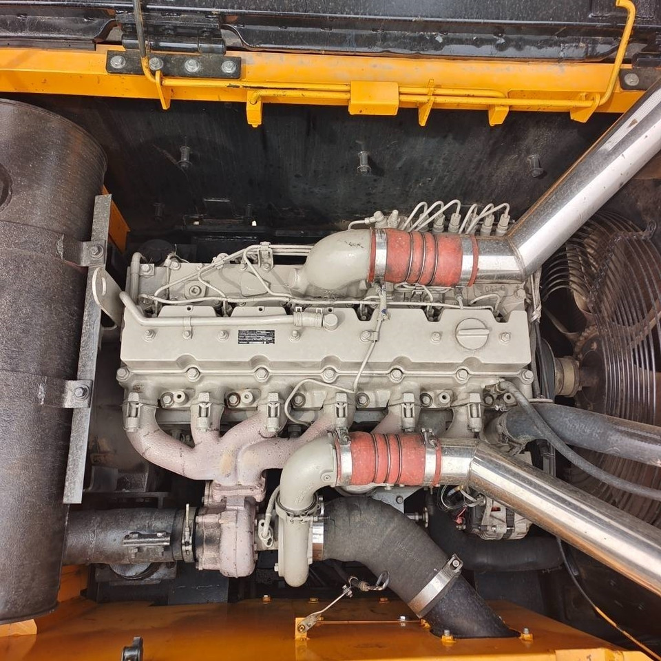 Hyundai 330LC-9T - Kāpurķēžu ekskavators: foto 4 Hyundai 330LC-9T - Kāpurķēžu ekskavators: foto 4