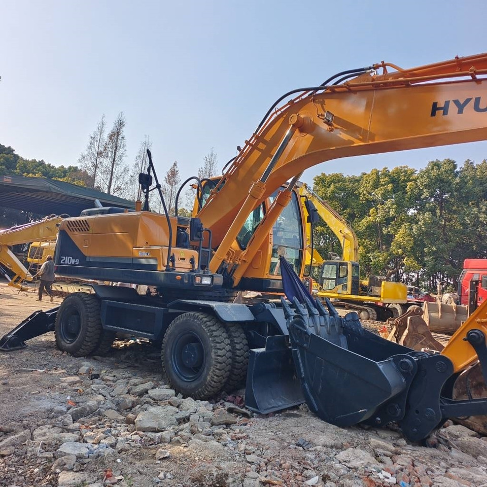 Hyundai HW 210 A - Kāpurķēžu ekskavators: foto 5 Hyundai HW 210 A - Kāpurķēžu ekskavators: foto 5