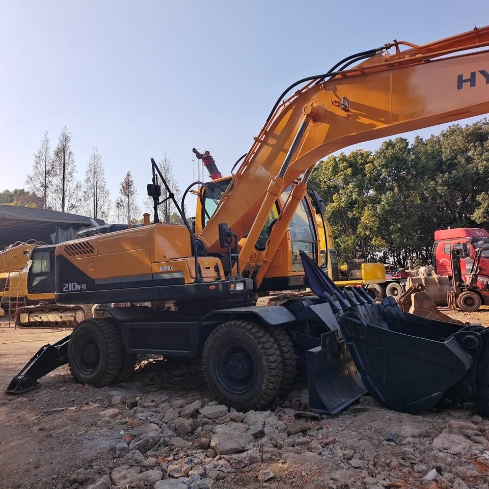 Hyundai HW 210 A - Kāpurķēžu ekskavators: foto 3 Hyundai HW 210 A - Kāpurķēžu ekskavators: foto 3