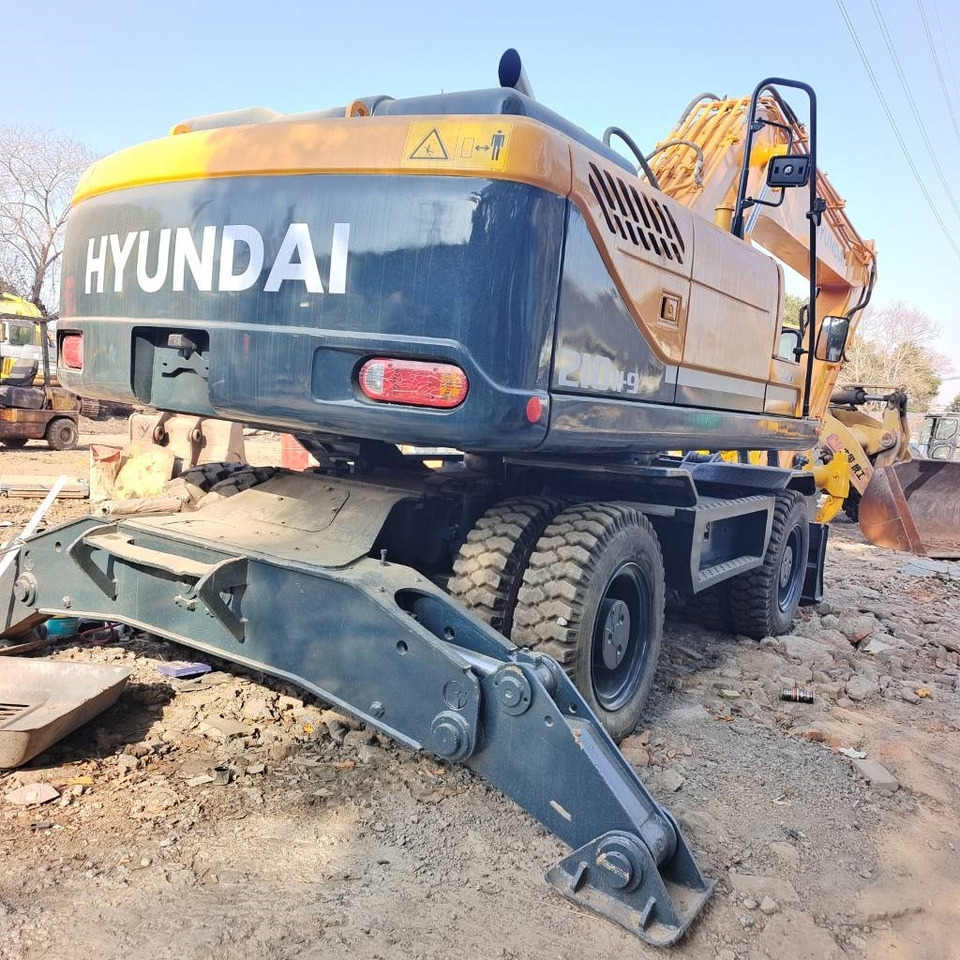 Hyundai HW 210 A - Kāpurķēžu ekskavators: foto 2 Hyundai HW 210 A - Kāpurķēžu ekskavators: foto 2