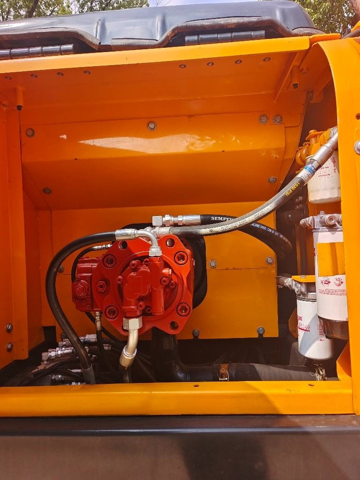 Hyundai HX 220 - Kāpurķēžu ekskavators: foto 3 Hyundai HX 220 - Kāpurķēžu ekskavators: foto 3