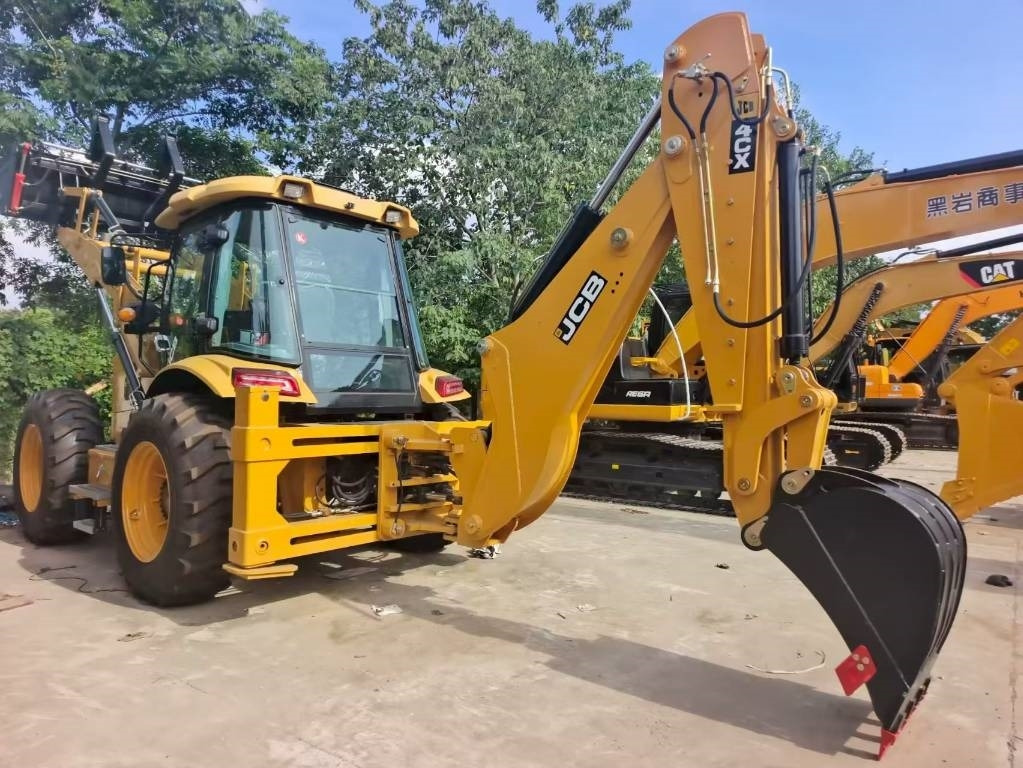 JCB 4 CX - Ekskavators-iekrāvējs: foto 4 JCB 4 CX - Ekskavators-iekrāvējs: foto 4