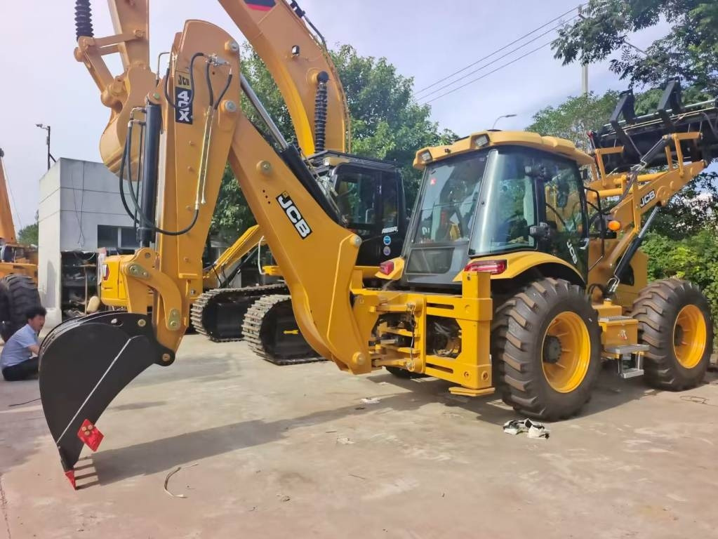 JCB 4 CX - Ekskavators-iekrāvējs: foto 1 JCB 4 CX - Ekskavators-iekrāvējs: foto 1