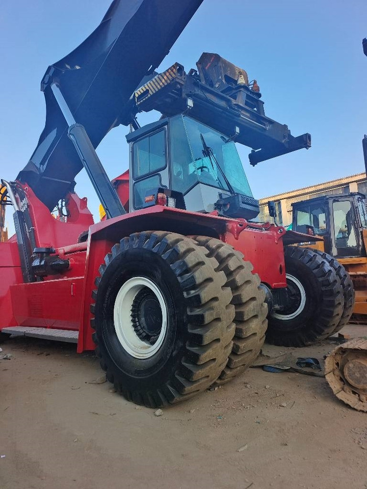 Kalmar DRF 450 - Sānu konteineru krāvējs: foto 4 Kalmar DRF 450 - Sānu konteineru krāvējs: foto 4