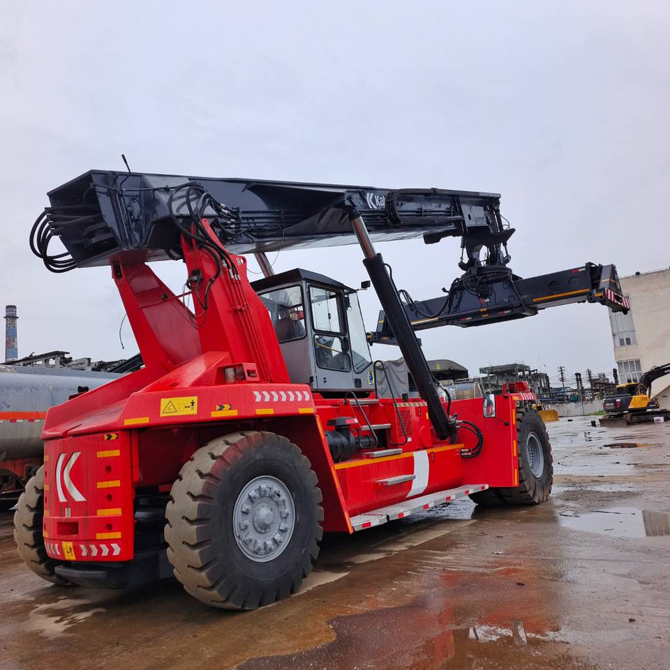 Kalmar DRF 450 - Sānu konteineru krāvējs: foto 5 Kalmar DRF 450 - Sānu konteineru krāvējs: foto 5