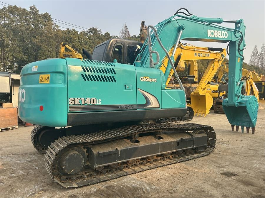 Kobelco SK 140 - Kāpurķēžu ekskavators: foto 1 Kobelco SK 140 - Kāpurķēžu ekskavators: foto 1