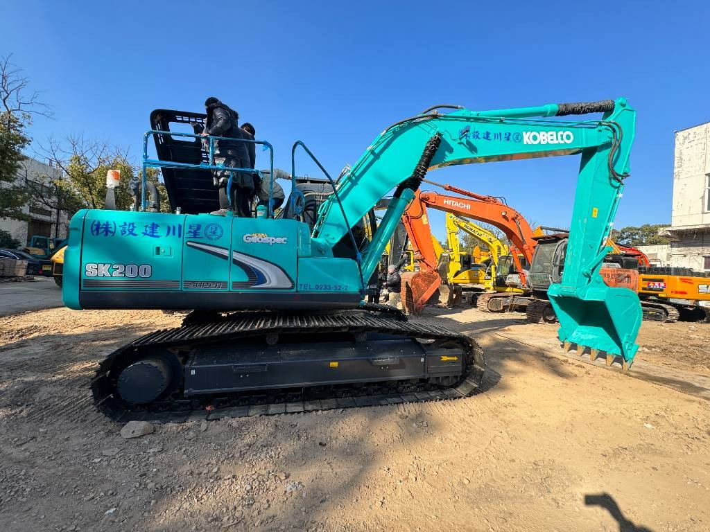 Kobelco SK 200 - Kāpurķēžu ekskavators: foto 1 Kobelco SK 200 - Kāpurķēžu ekskavators: foto 1