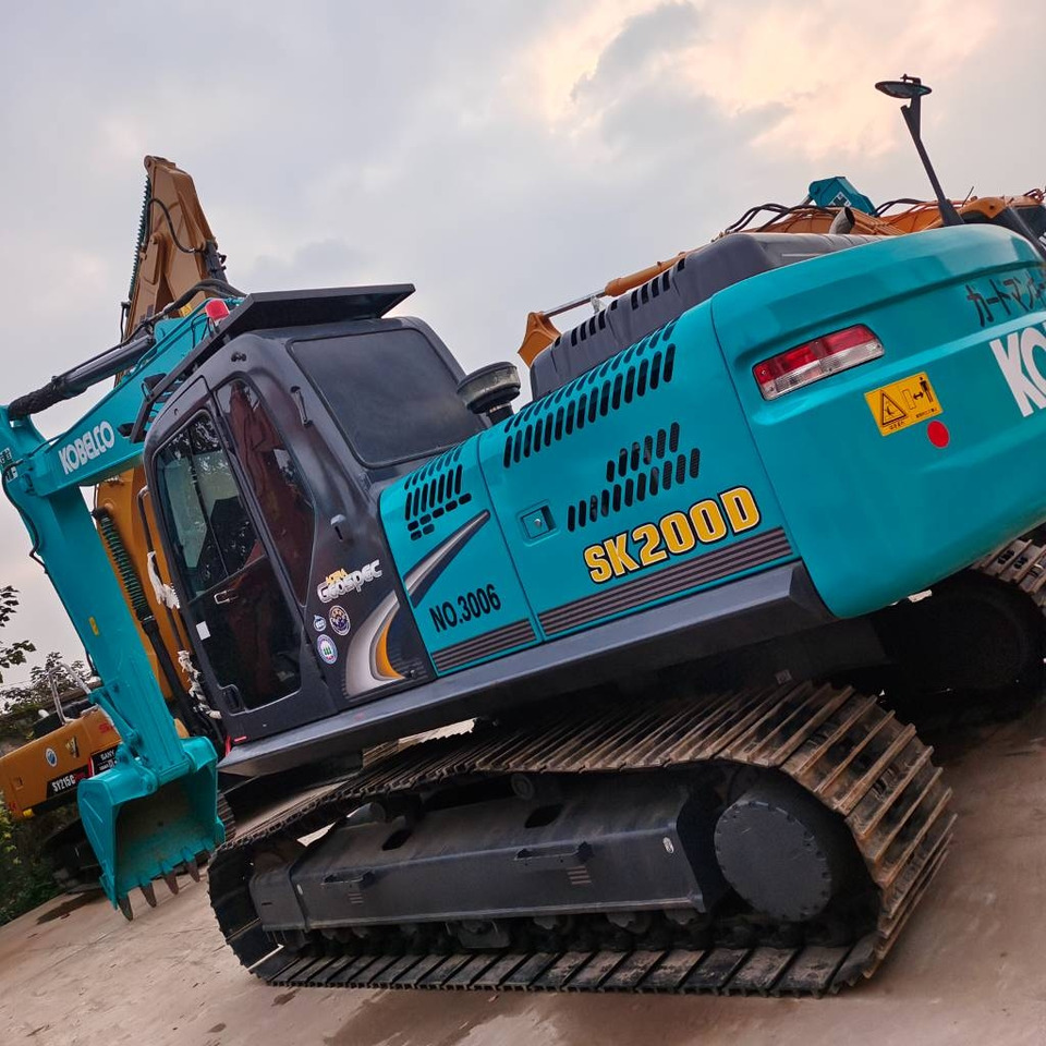 Kobelco SK 200 - Kāpurķēžu ekskavators: foto 1 Kobelco SK 200 - Kāpurķēžu ekskavators: foto 1