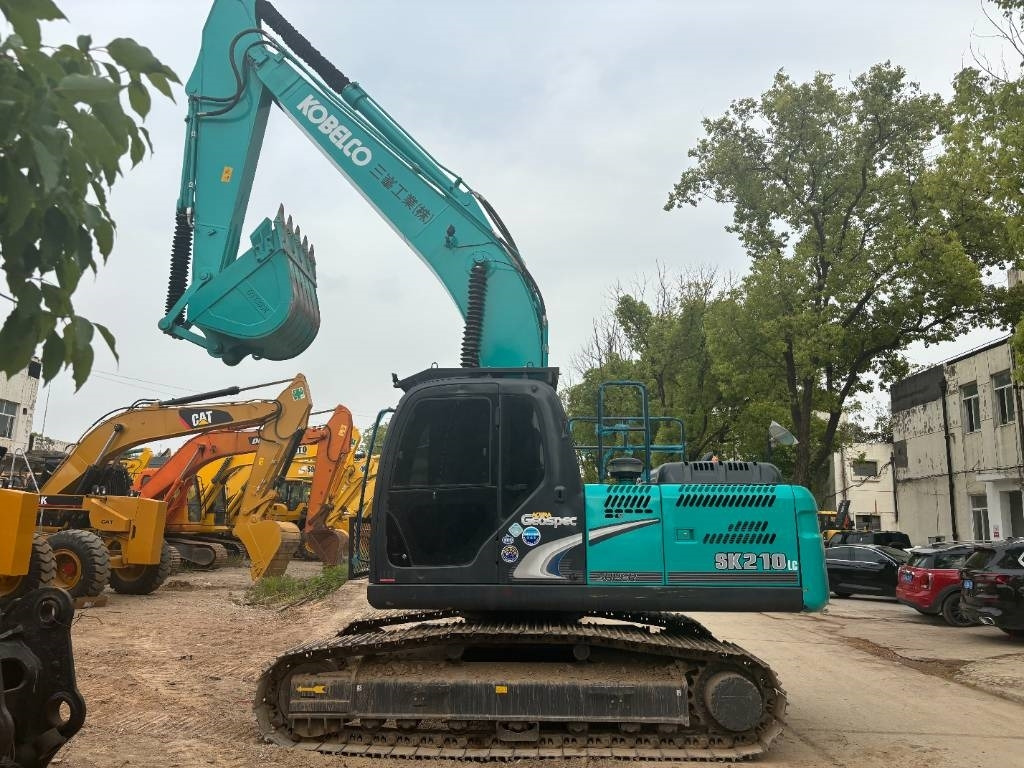 Kobelco SK 210 - Kāpurķēžu ekskavators: foto 2 Kobelco SK 210 - Kāpurķēžu ekskavators: foto 2