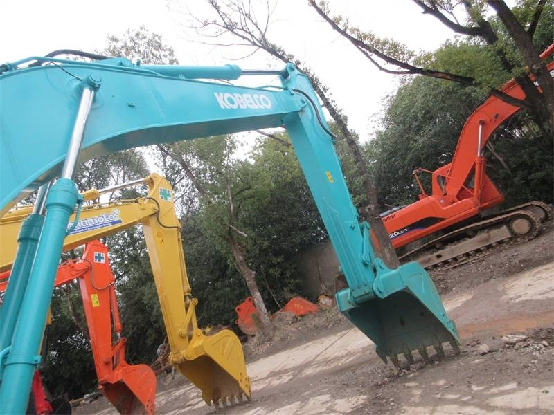 Kobelco SK 210 - Kāpurķēžu ekskavators: foto 4 Kobelco SK 210 - Kāpurķēžu ekskavators: foto 4