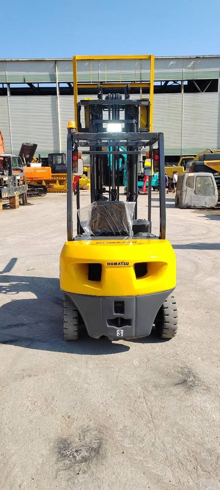 Komatsu FD 30 T-17 - Dīzeļiekrāvējs: foto 1 Komatsu FD 30 T-17 - Dīzeļiekrāvējs: foto 1
