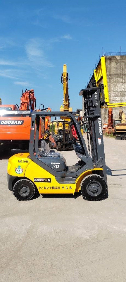 Komatsu FD 30 T-17 - Dīzeļiekrāvējs: foto 3 Komatsu FD 30 T-17 - Dīzeļiekrāvējs: foto 3