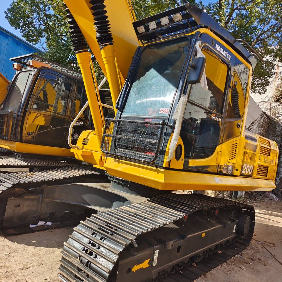 Komatsu PC 200 - Kāpurķēžu ekskavators: foto 1 Komatsu PC 200 - Kāpurķēžu ekskavators: foto 1