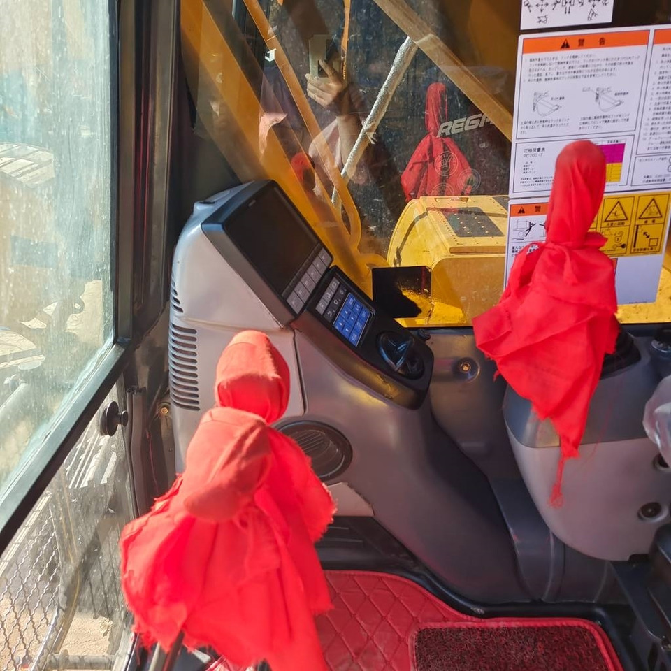 Komatsu PC 200 - Kāpurķēžu ekskavators: foto 4 Komatsu PC 200 - Kāpurķēžu ekskavators: foto 4